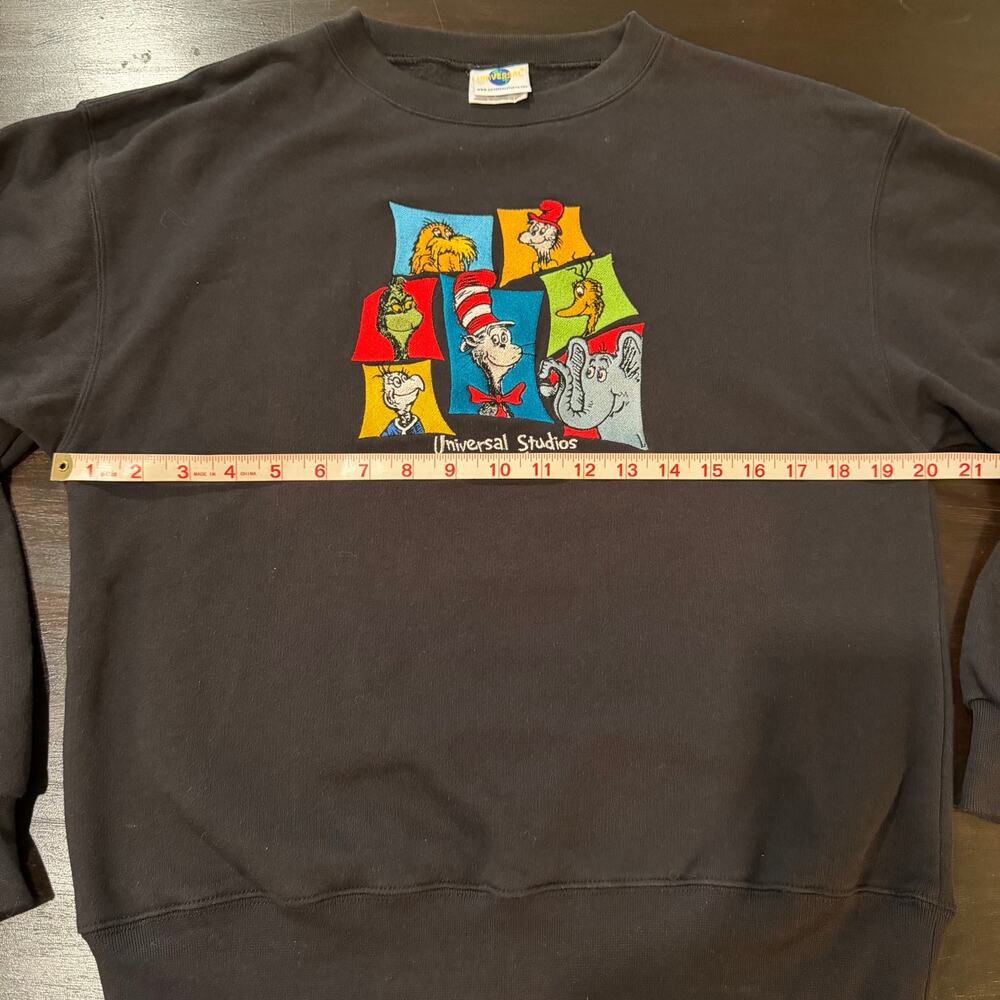 Womens Universal Studios Parks Dr Seuss Crew Embroidered Sweatshirt sz L Kidcore - Picture 3 of 6